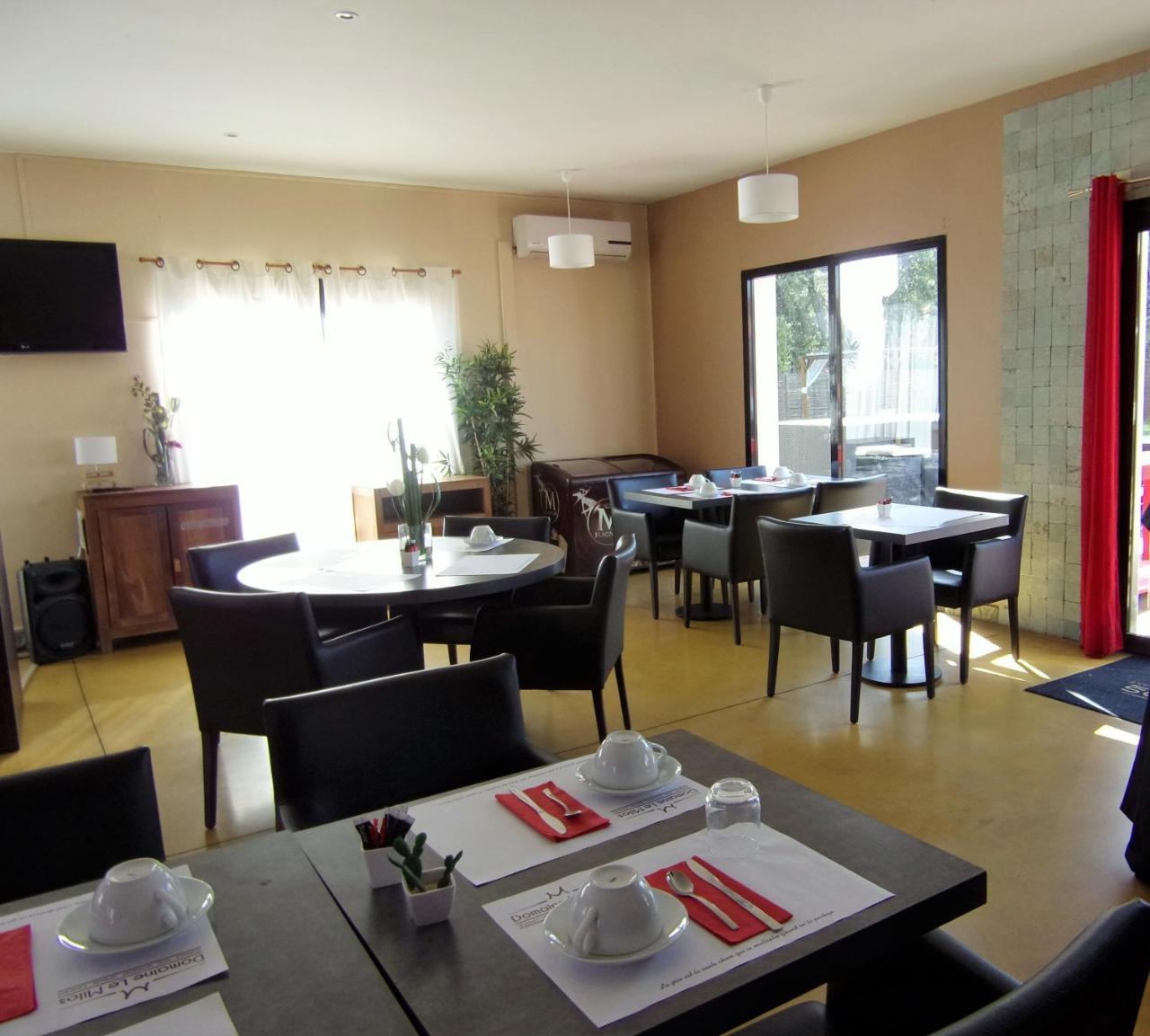 Domaine le Milos Appart'Hotel Castries Exterior foto